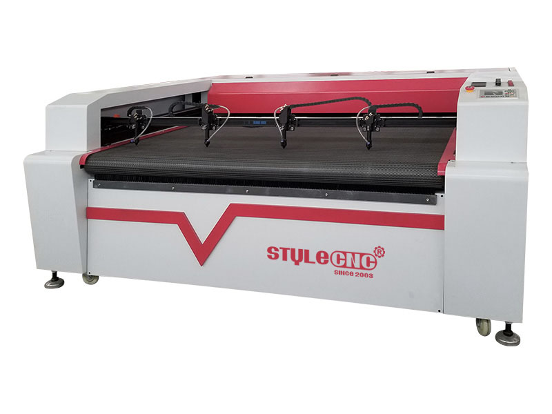 CO2 配有 4 個頭的被子套件激光切割機