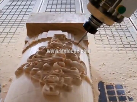 帶自動換刀裝置的四軸自動換刀數控雕刻刻機