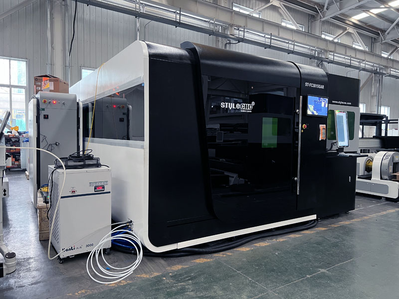 金屬板材、管材兩用光纖激光切割機 金屬板材、管材兩用光纖激光切割機