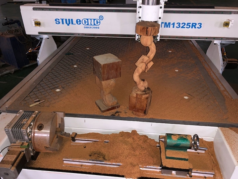 帶旋轉(zhuǎn)工作臺的四軸數(shù)控雕刻機 1325