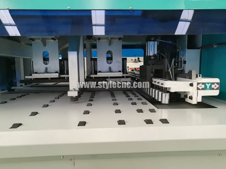 木工自動數(shù)控鉆孔開槽機