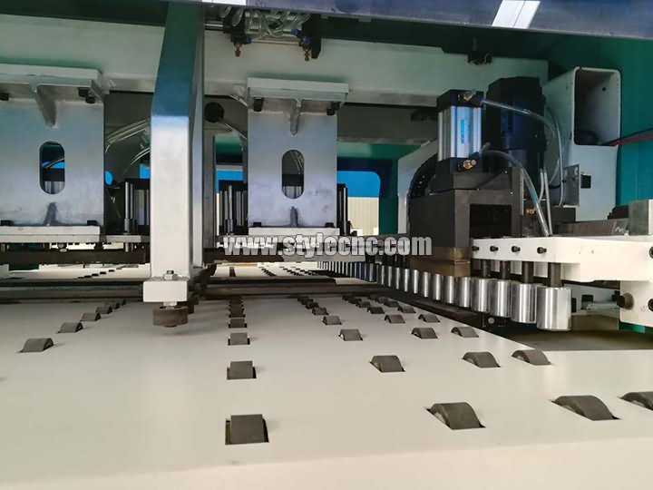 木工自動數(shù)控鉆孔開槽機