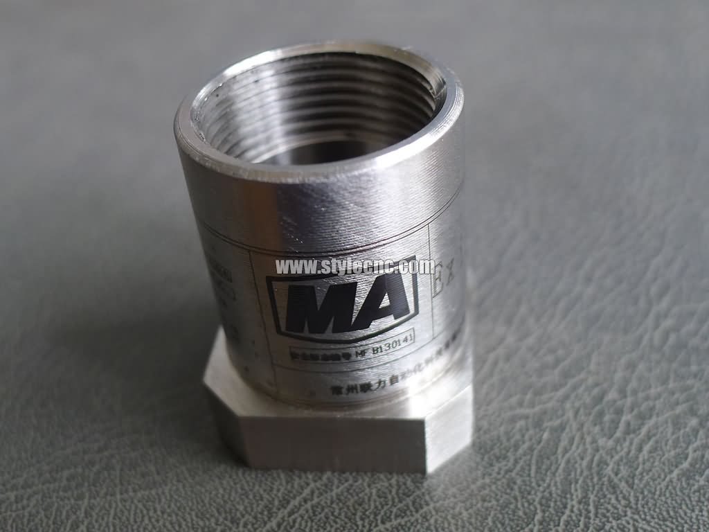 用于金屬加工項(xiàng)目的光纖激光雕刻機(jī)