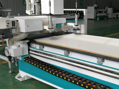 用于客廳家具制作的嵌套數控雕刻機