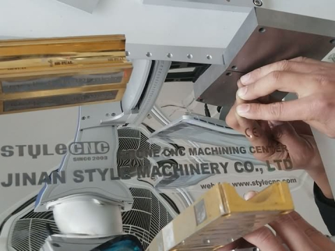 光纖激光系統(tǒng)打印不銹鋼銘牌