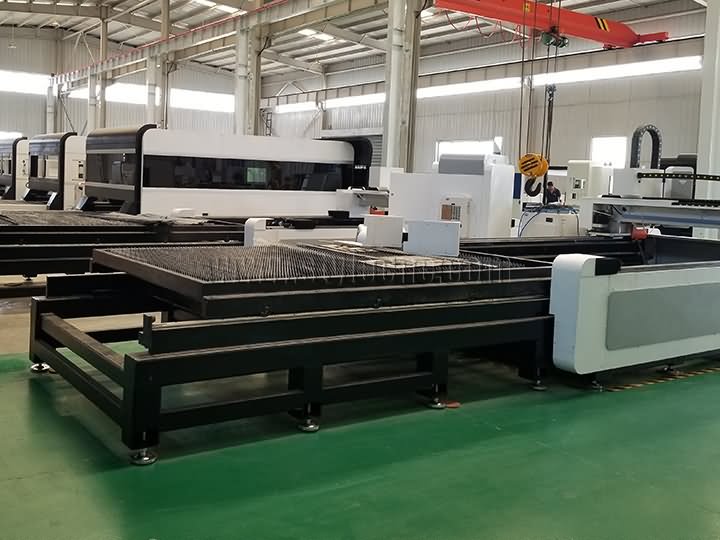 帶交換臺(tái)的光纖激光切割機(jī)