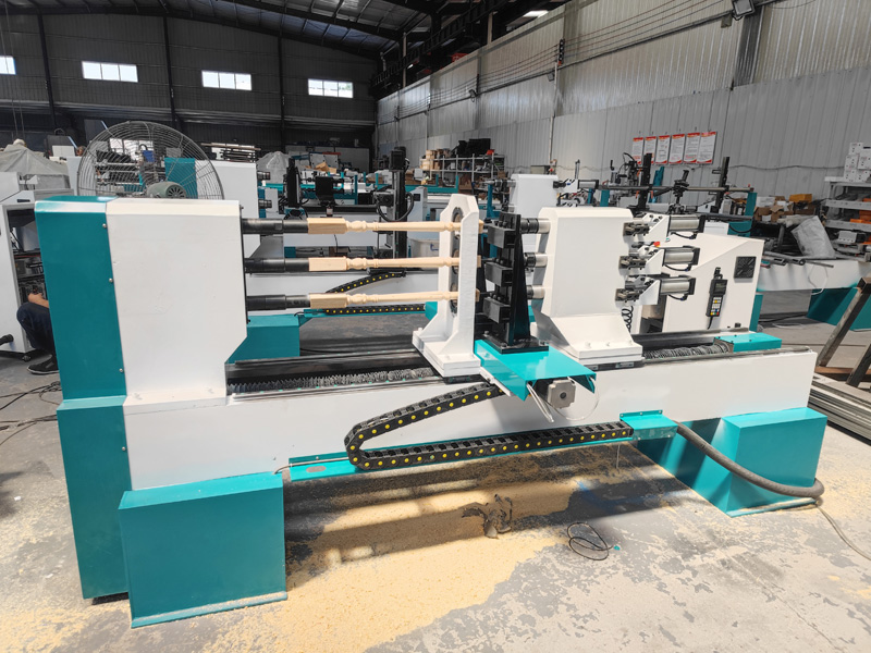 用于木工車削的多軸數控仿形車床