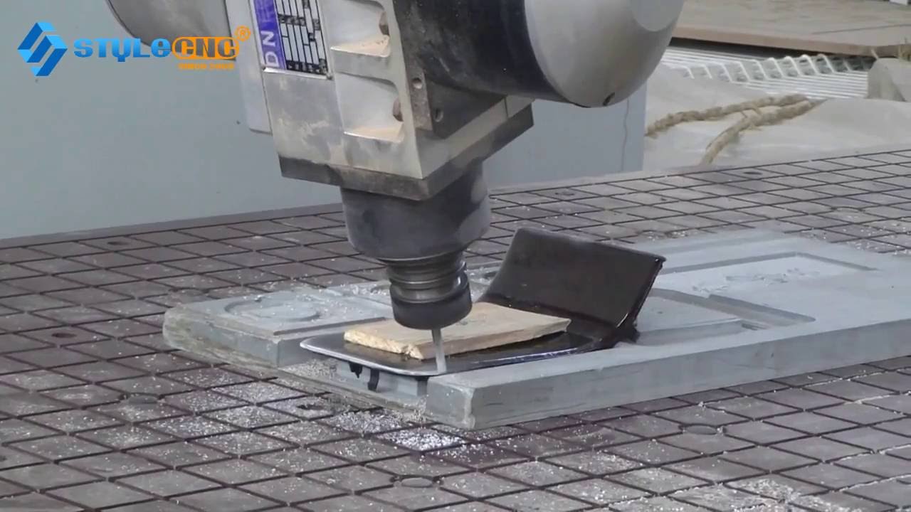 小型五軸數控加工中心用于 3D 木工 小型五軸數控加工中心用于 3D 木工