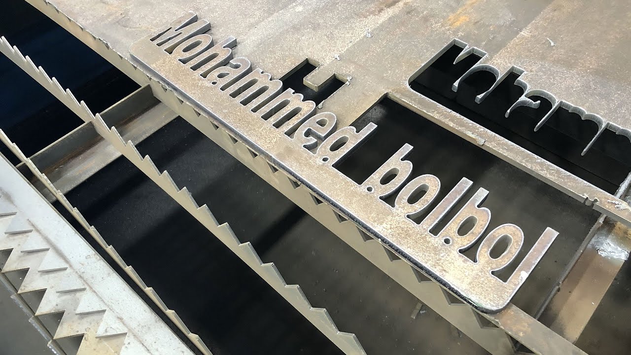 工業(yè)數(shù)控等離子切割工作臺(tái)，配備 Hypertherm 等離子切割機(jī)